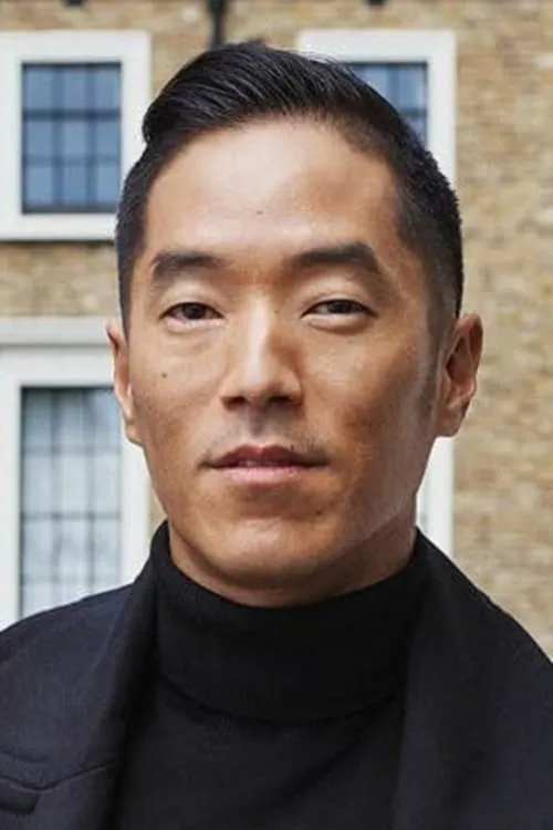 Leonardo Nam interpretando a Scott Parker