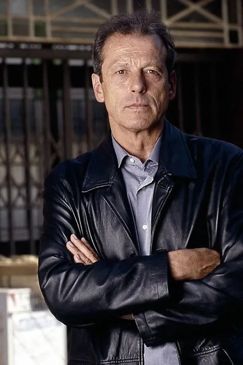 Leslie Grantham interpretando a The Detective