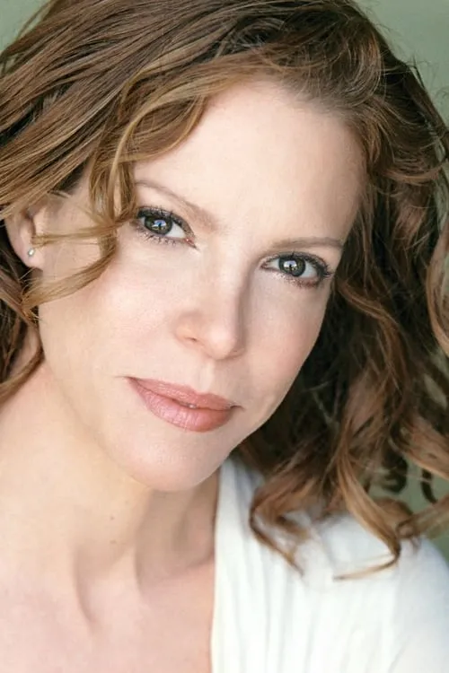 Leslie Stevens interpretando a Dr. Elizabeth Simmons