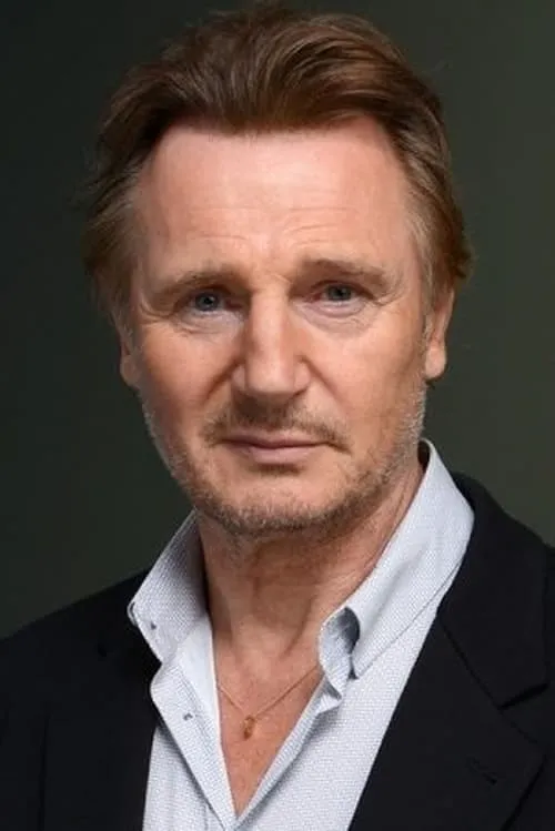 Liam Neeson interpretando a Narrator