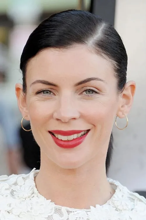 Liberty Ross interpretando a 