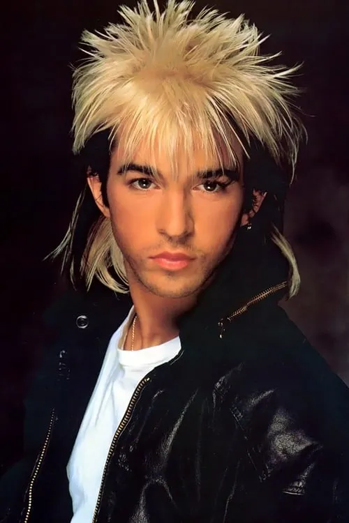 Limahl interpretando a Self