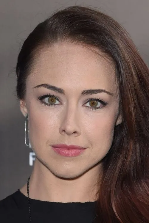 Lindsey McKeon interpretando a Kristen Marshall