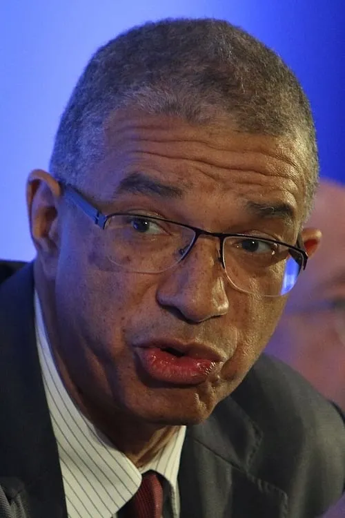 Lionel Zinsou interpretando a Self