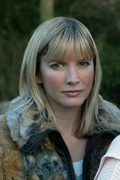 Lisa Faulkner interpretando a Helene Lagonelle