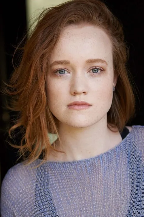 Liv Hewson interpretando a Ariana