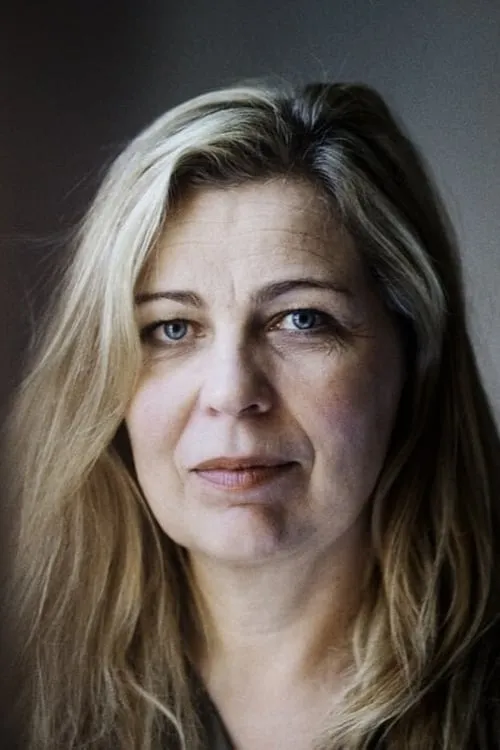 Lone Scherfig interpretando a Self