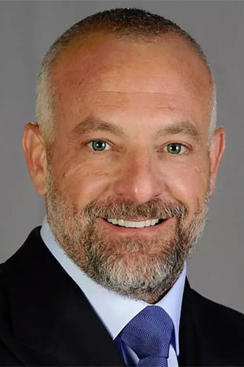 Lorenzo Fertitta interpretando a Self