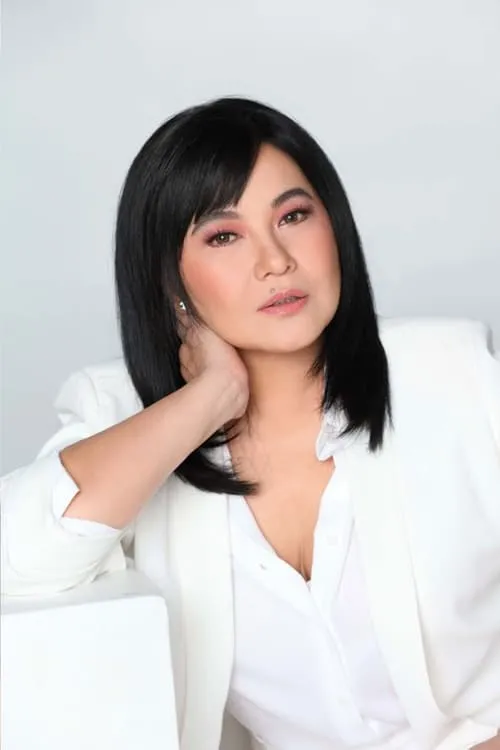 Lorna Tolentino interpretando a Baruha