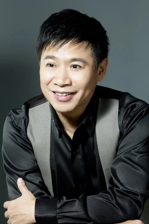 Lu-Hao Chu interpretando a Lao Wu