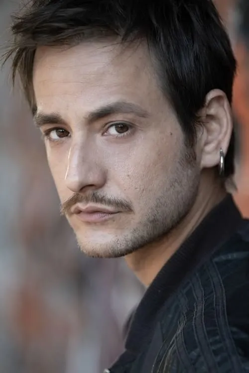 Foto de perfil del actor Luca Terracciano en el reparto