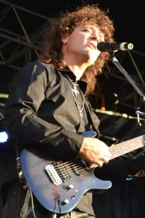 Lucas Tacconi interpretando a Gustavo Cerati