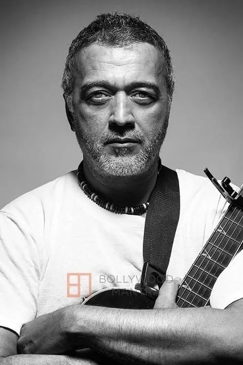 Lucky Ali interpretando a Cameo