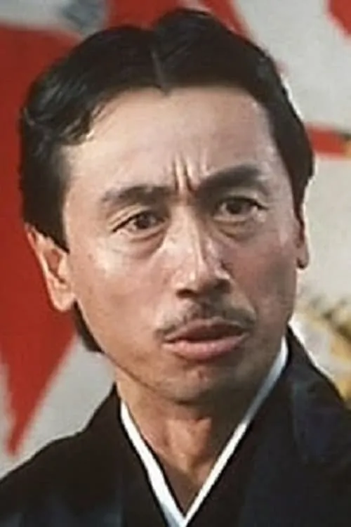 Luk Chuen interpretando a Kwei (credited as Yasu Yoshi Shikamura)