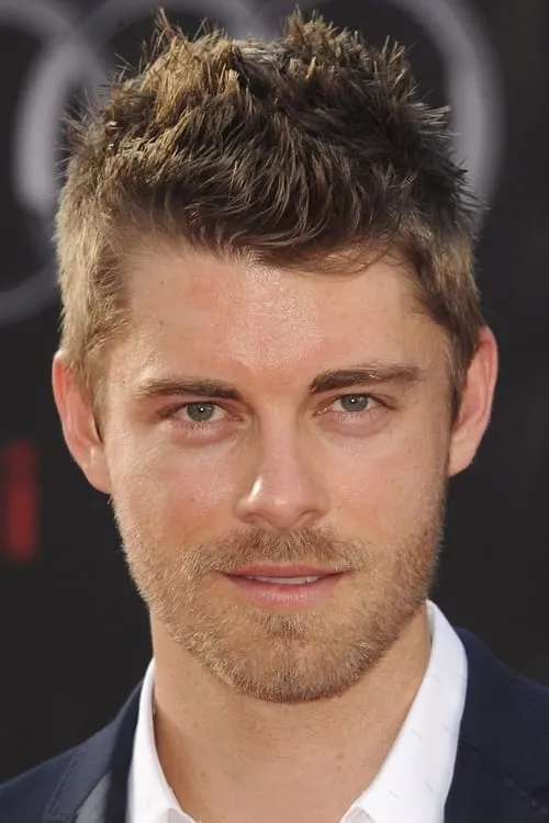 Luke Mitchell interpretando a Eric