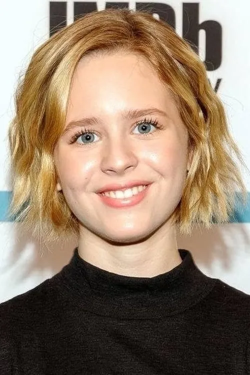 Lulu Wilson interpretando a Karina Foley