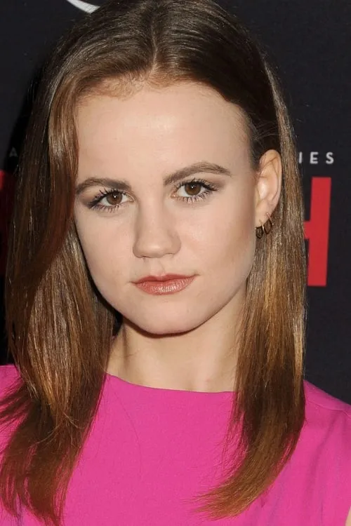 Mackenzie Lintz interpretando a Rachel