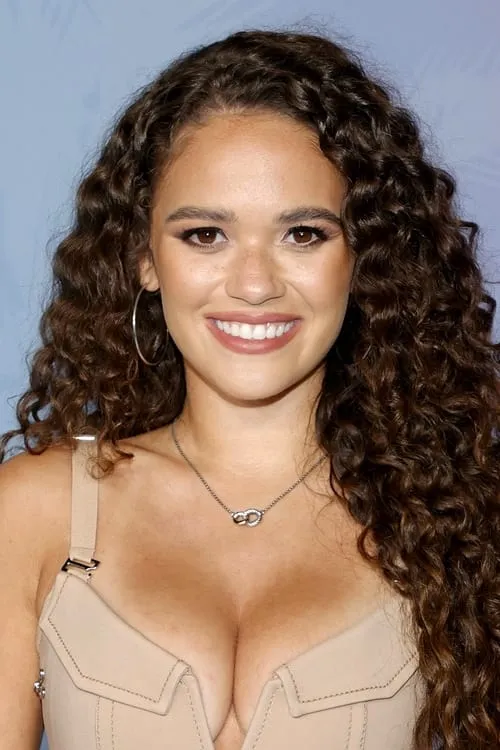 Madison Pettis interpretando a Bailey Bryant