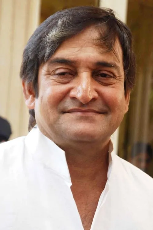 Mahesh Manjrekar interpretando a 