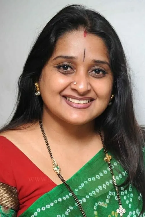 Malavika Avinash interpretando a Haritha's Sister-in-Law