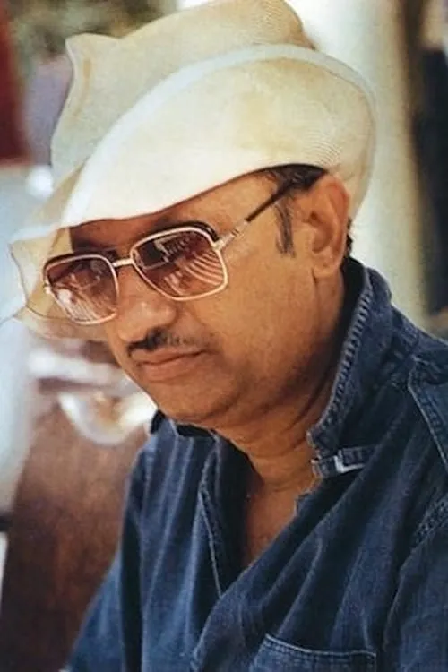 Manmohan Desai interpretando a 