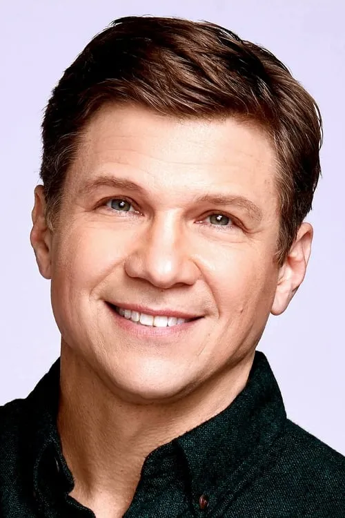 Marc Blucas interpretando a Matt Evans