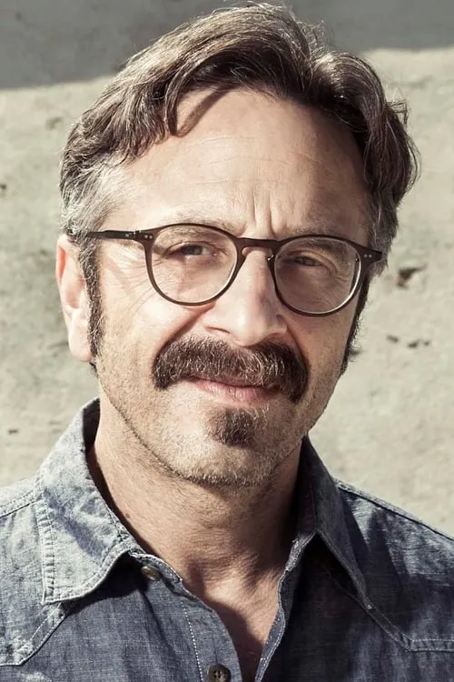 Marc Maron interpretando a Himself