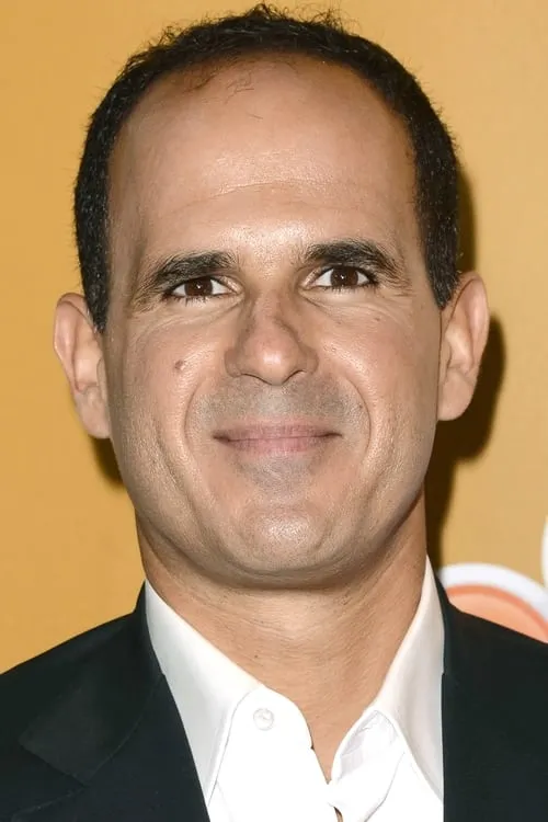 Marcus Lemonis interpretando a D.E Shaw