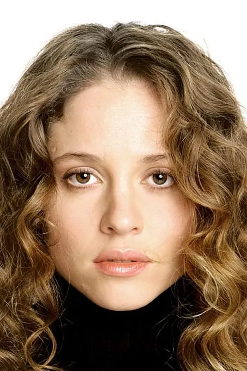 Margarita Levieva interpretando a Alyssa