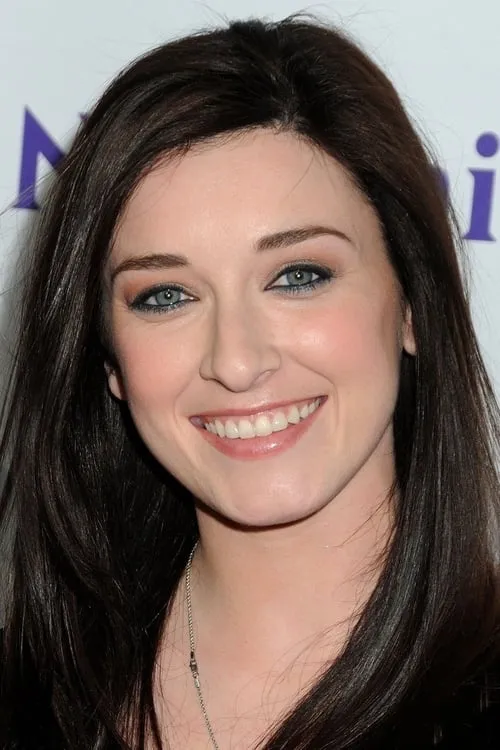 Margo Harshman interpretando a Nicole