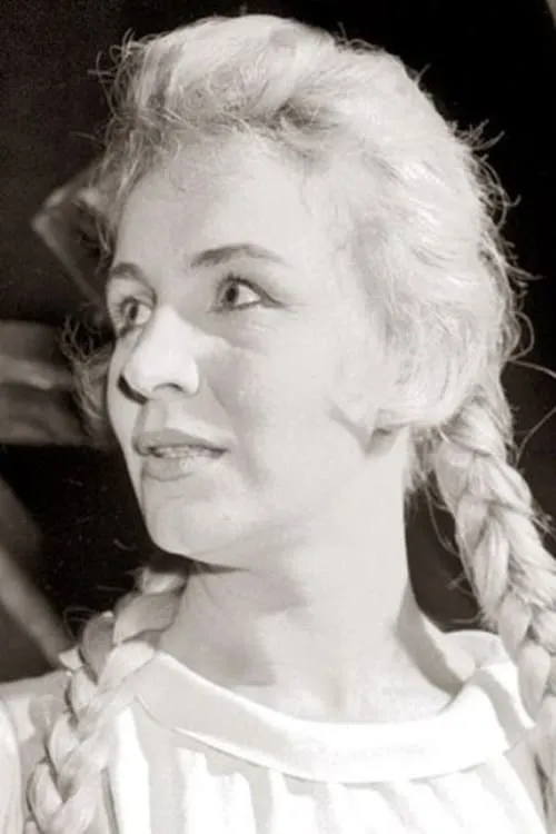 Mária Kráľovičová interpretando a Irena Domastová