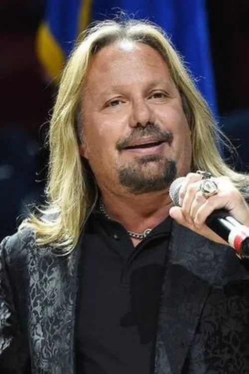 Vince Neil interpretando a Self