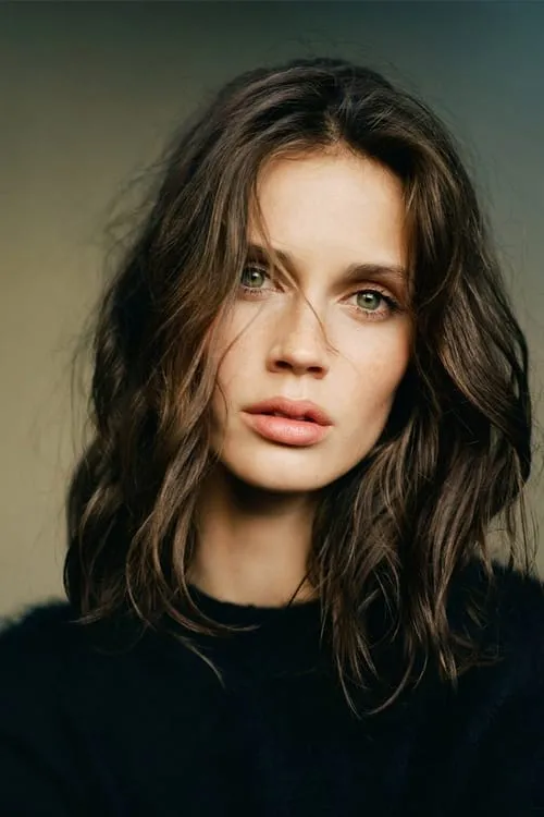 Marine Vacth interpretando a Lilah