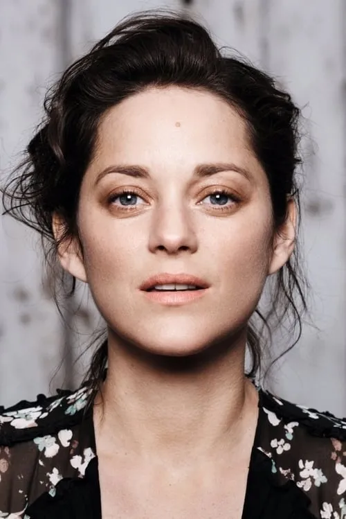 Marion Cotillard interpretando a Herself - Narrator