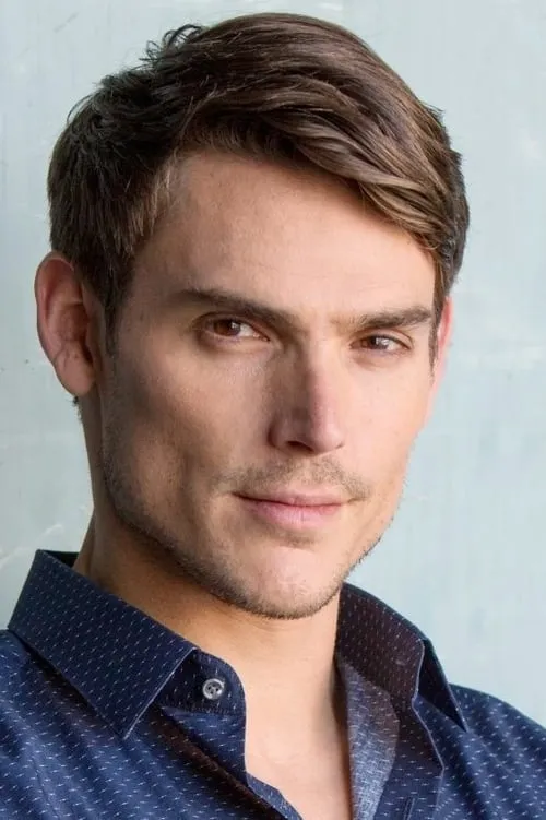 Mark Grossman interpretando a Ernie Wolf