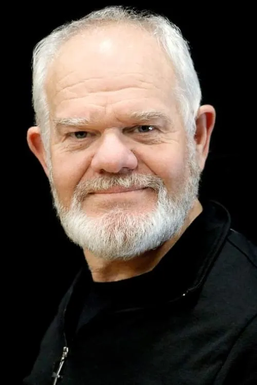 Mark Hadlow interpretando a Wally