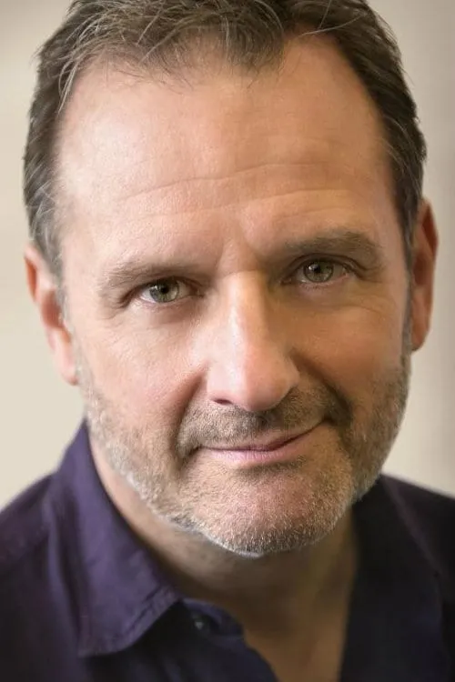 Mark Radcliffe interpretando a Narrator