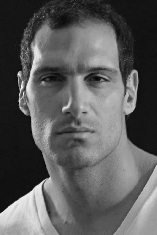 Marko Zaror interpretando a Pardo