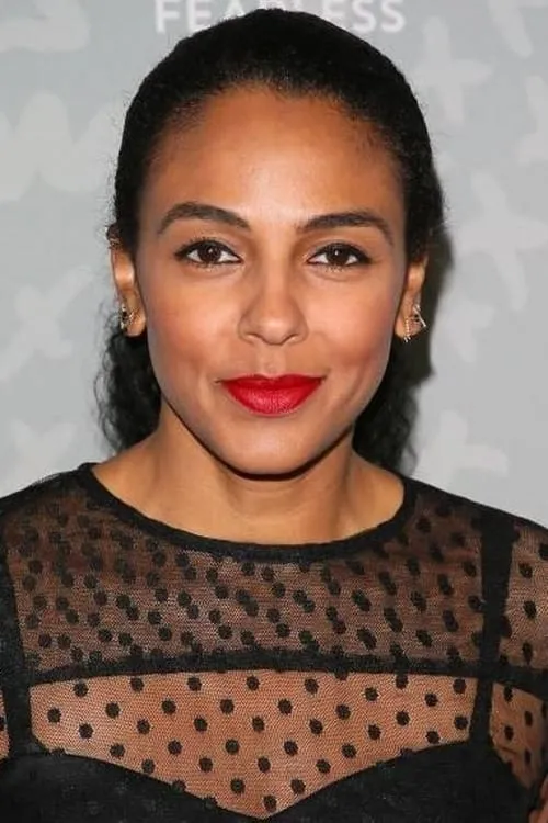 Marsha Thomason interpretando a Azra