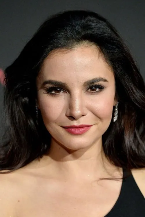 Martha Higareda interpretando a Marisol