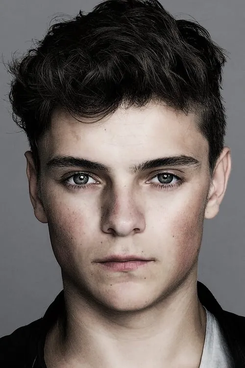 Martin Garrix interpretando a Self