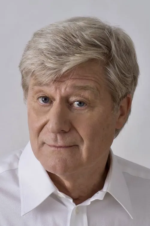 Martin Jarvis interpretando a The Governor