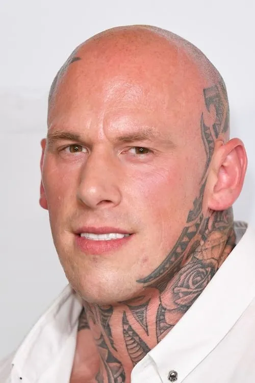 Martyn Ford interpretando a Self