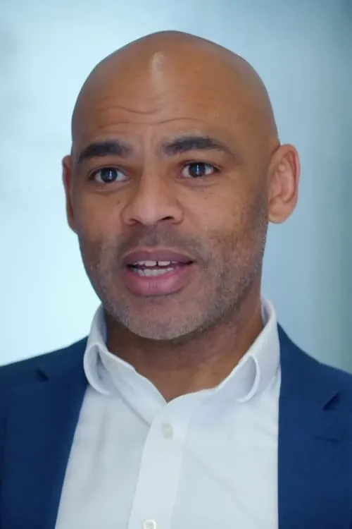 Marvin Rees interpretando a Self (Archive)