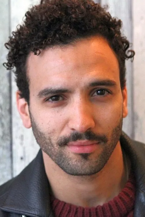 Marwan Kenzari interpretando a Matthias