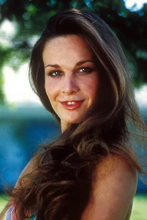 Mary Crosby interpretando a Marlee Redding