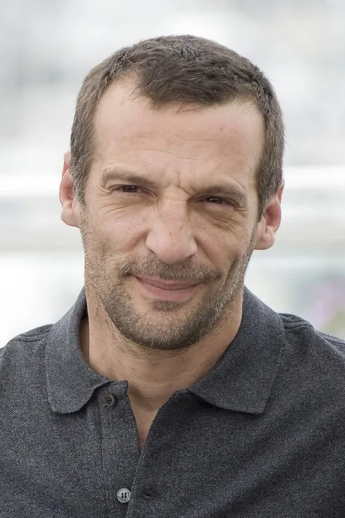 Mathieu Kassovitz interpretando a Self