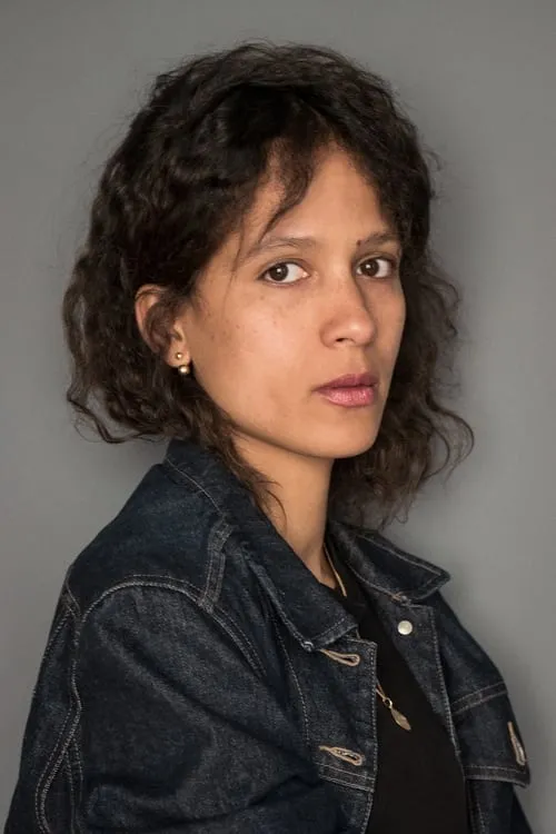 Mati Diop interpretando a Danièle