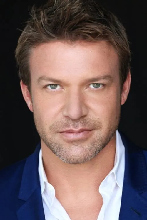 Matt Passmore interpretando a Ricci Ross