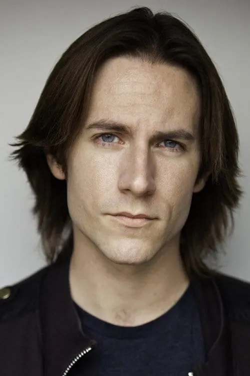 Matthew Mercer interpretando a Vince